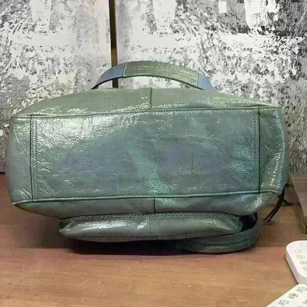 Coach Glossy Green Shoulder Bag with Blue Accents - Picture 12 of 16
